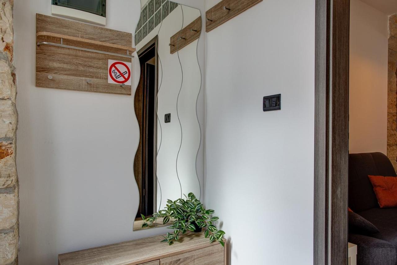 Apartment Laura With Terrace Vodnjan Exterior photo