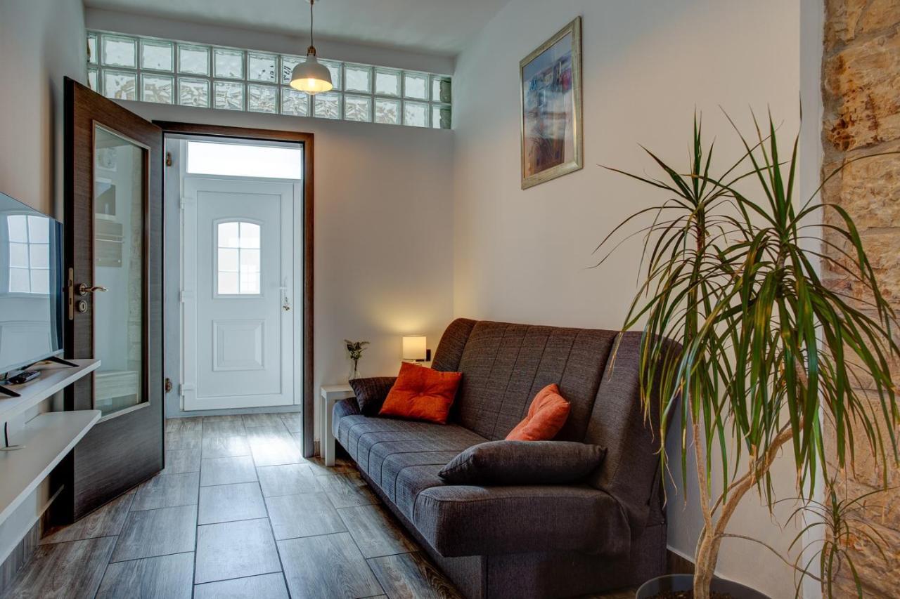 Apartment Laura With Terrace Vodnjan Exterior photo